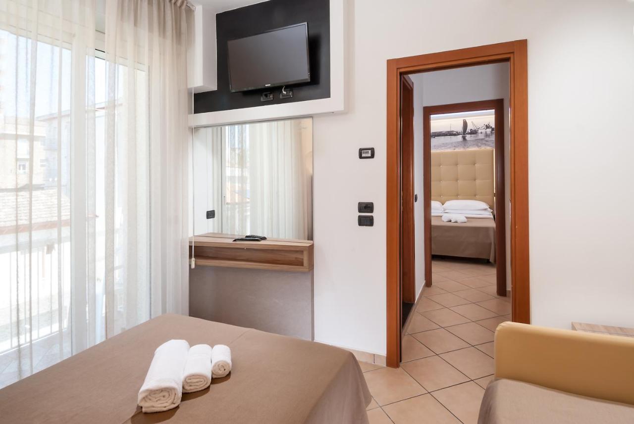 Hotel Lido Cattolica Luaran gambar