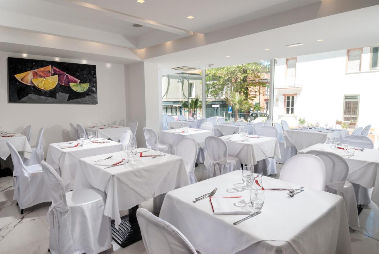 Hotel Lido Cattolica Luaran gambar