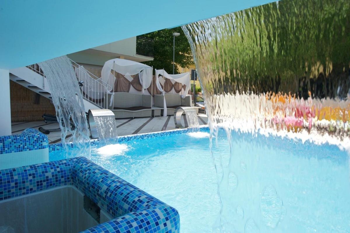 Hotel Lido Cattolica Luaran gambar
